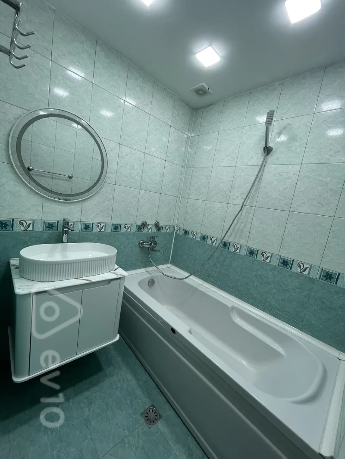 Satılır 3 otaqlı köhnə tikili 60 m²