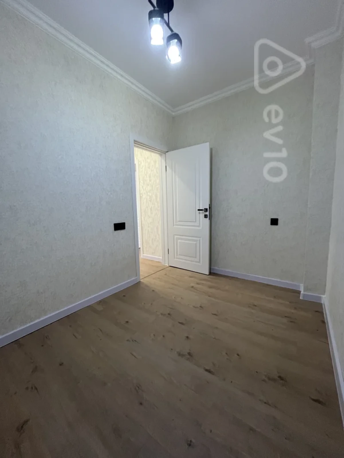 Satılır 3 otaqlı köhnə tikili 60 m²