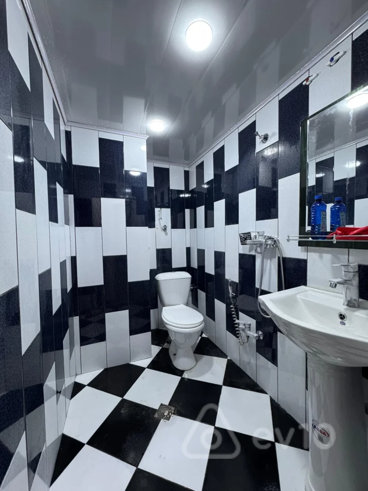 Satılır 2 otaqlı köhnə tikili 48 m²