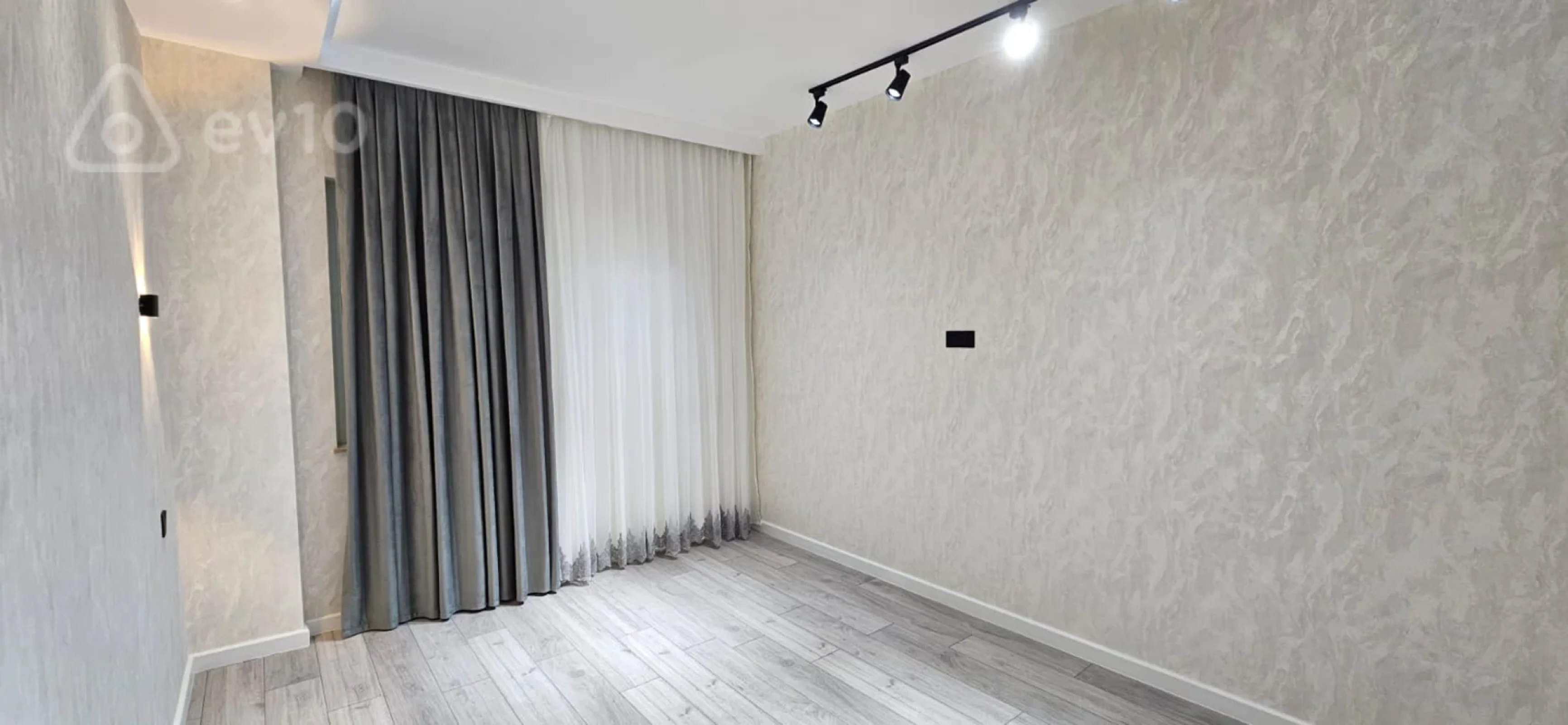 Satılır 3 otaqlı köhnə tikili 73 m²