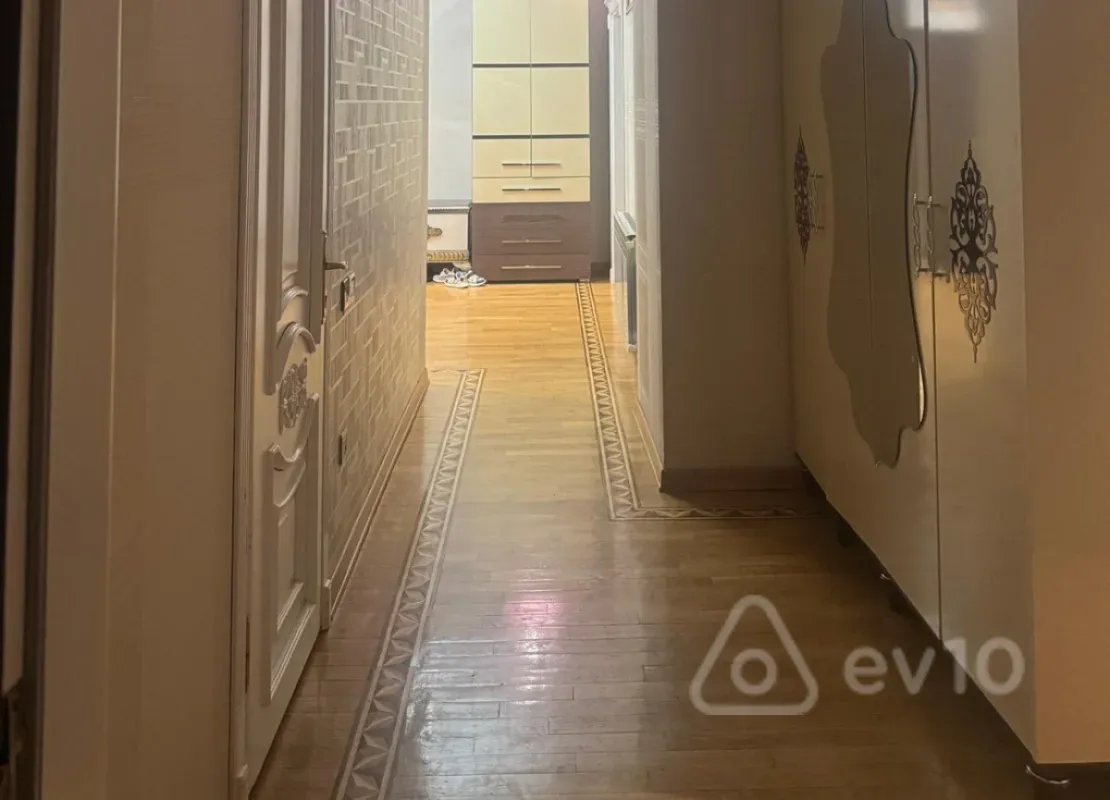 Kirayə verilir 3 otaqlı yeni tikili 122 m²