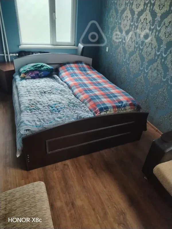 Kirayə verilir 3 otaqlı köhnə tikili 8 m²