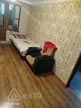 Kirayə verilir 3 otaqlı köhnə tikili 8 m²