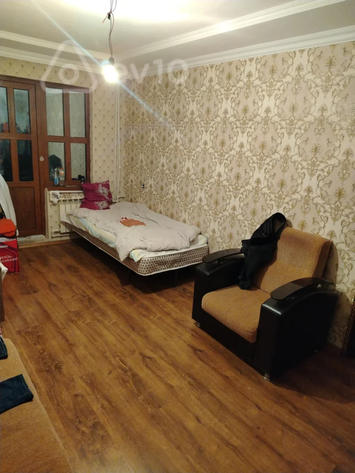 Kirayə verilir 3 otaqlı köhnə tikili 8 m²