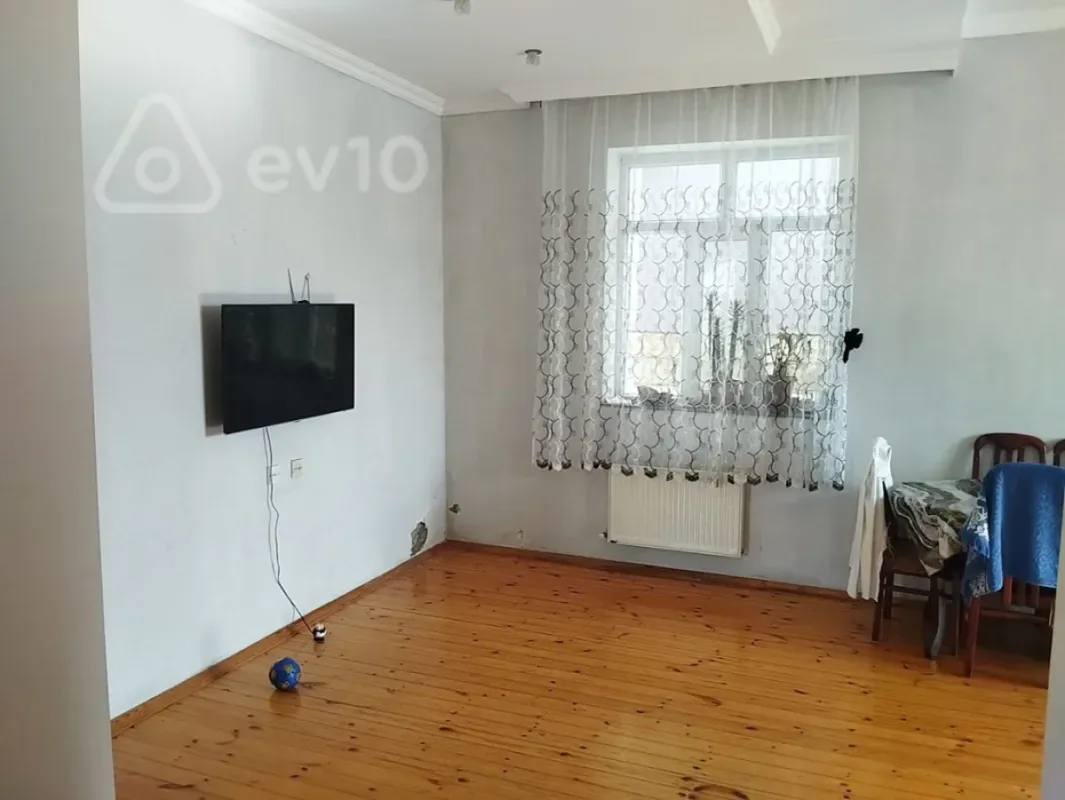 Satılır 5 otaqlı həyət evi 100 m²