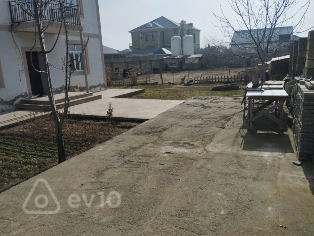 Satılır 5 otaqlı həyət evi 100 m²