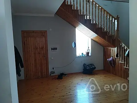 Satılır 5 otaqlı həyət evi 100 m²