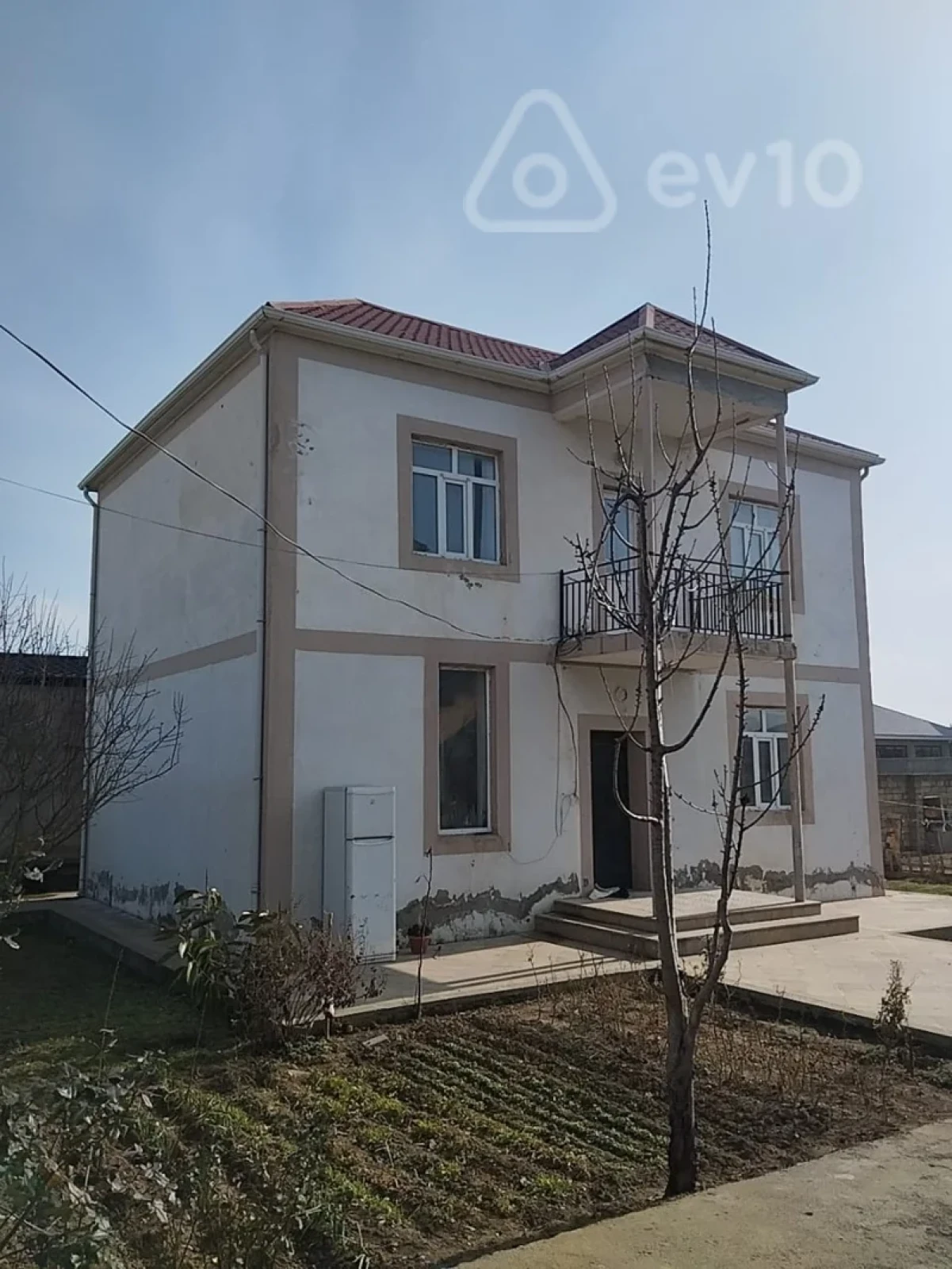 Satılır 5 otaqlı həyət evi 100 m²