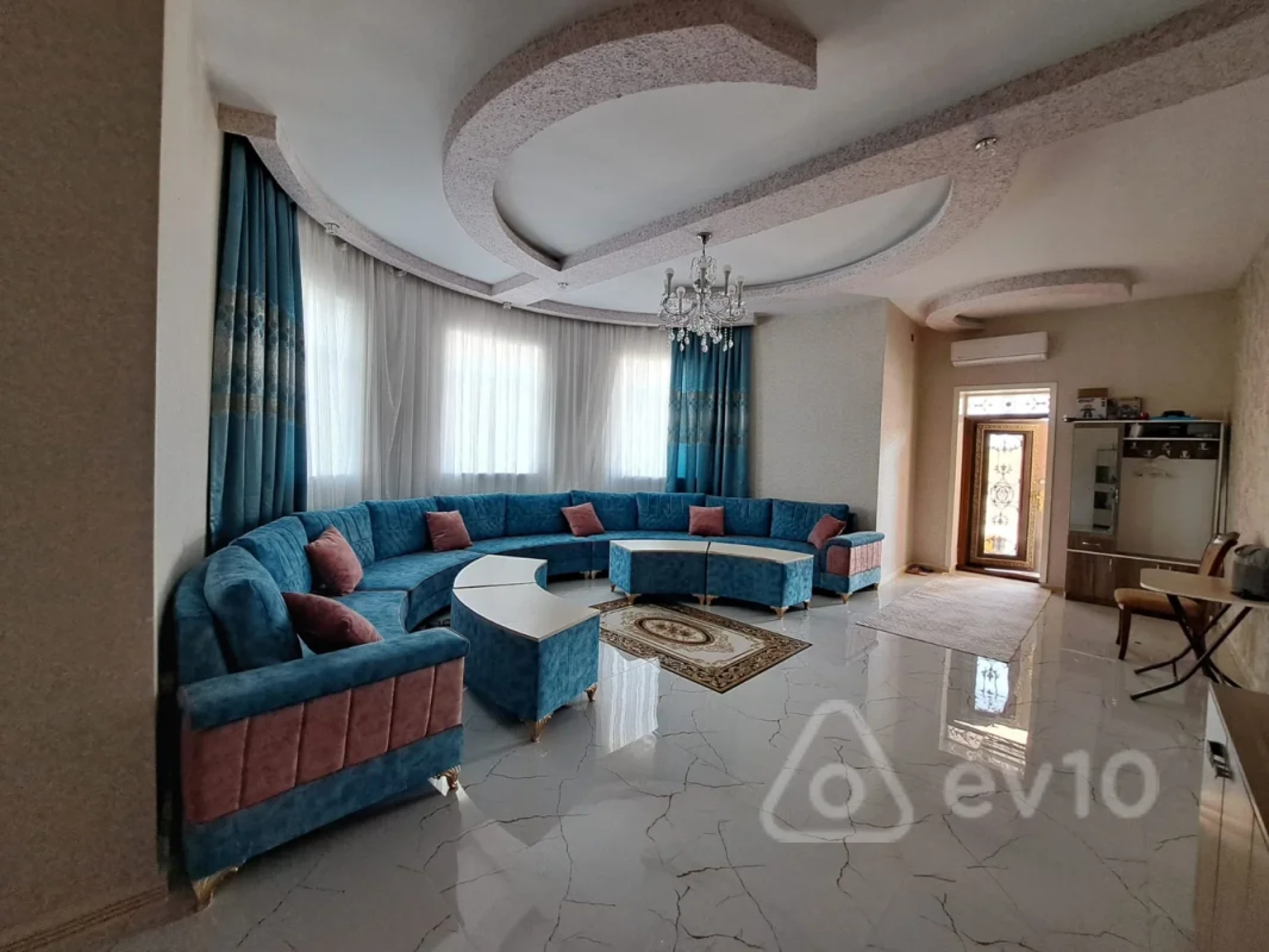 Kirayə verilir 8 otaqlı həyət evi 350 m²