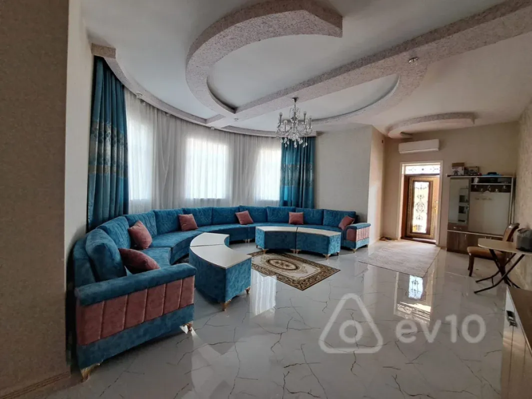 Kirayə verilir 8 otaqlı həyət evi 350 m²