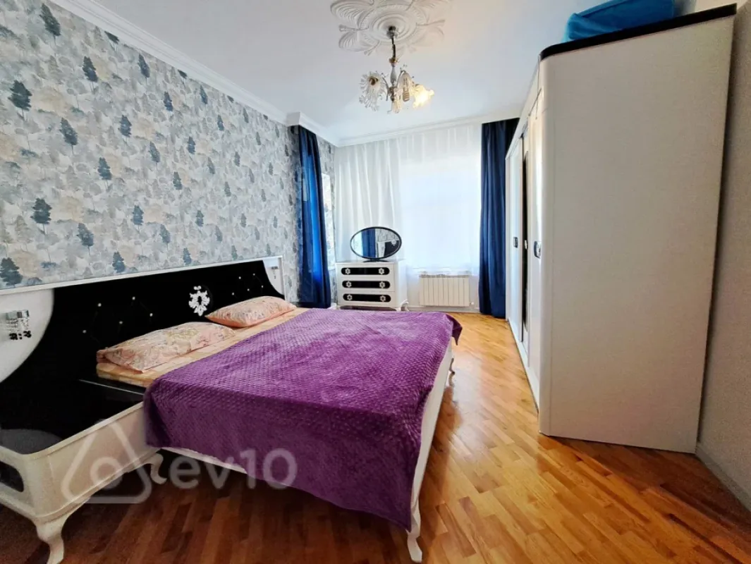 Kirayə verilir 8 otaqlı həyət evi 350 m²