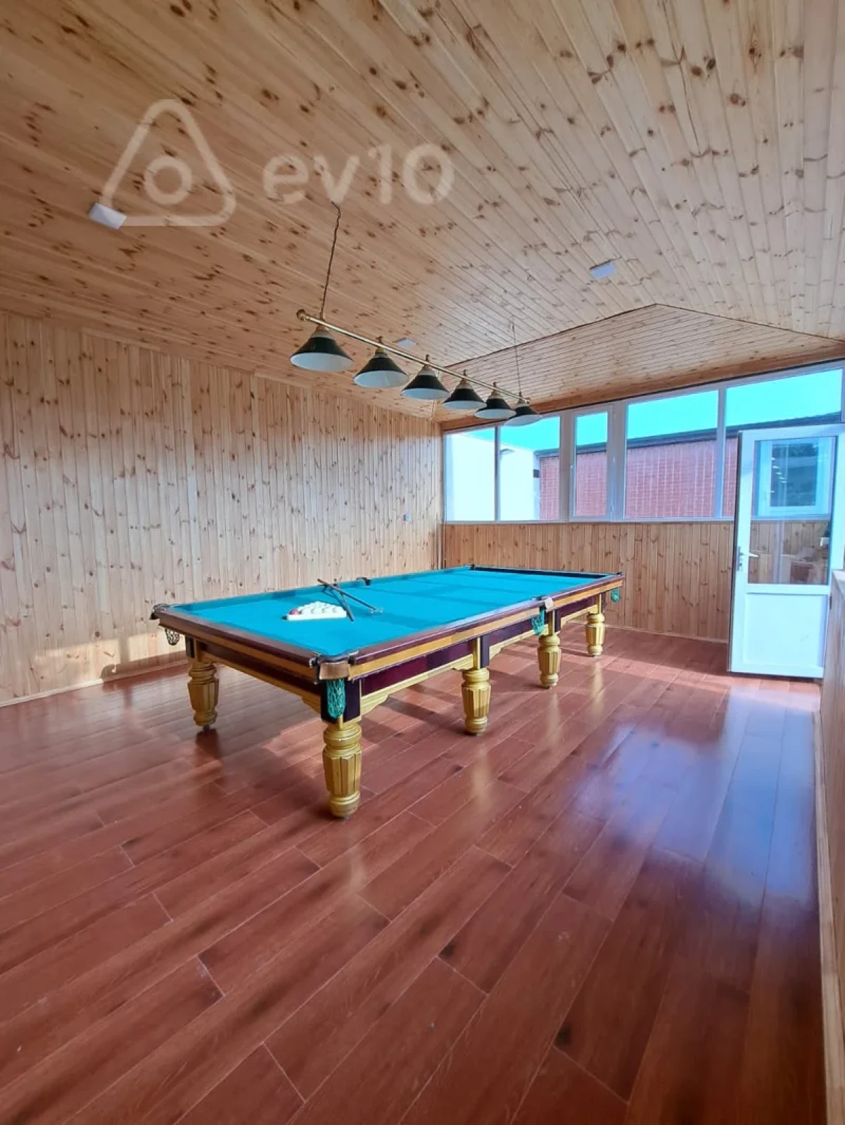 Kirayə verilir 8 otaqlı həyət evi 350 m²