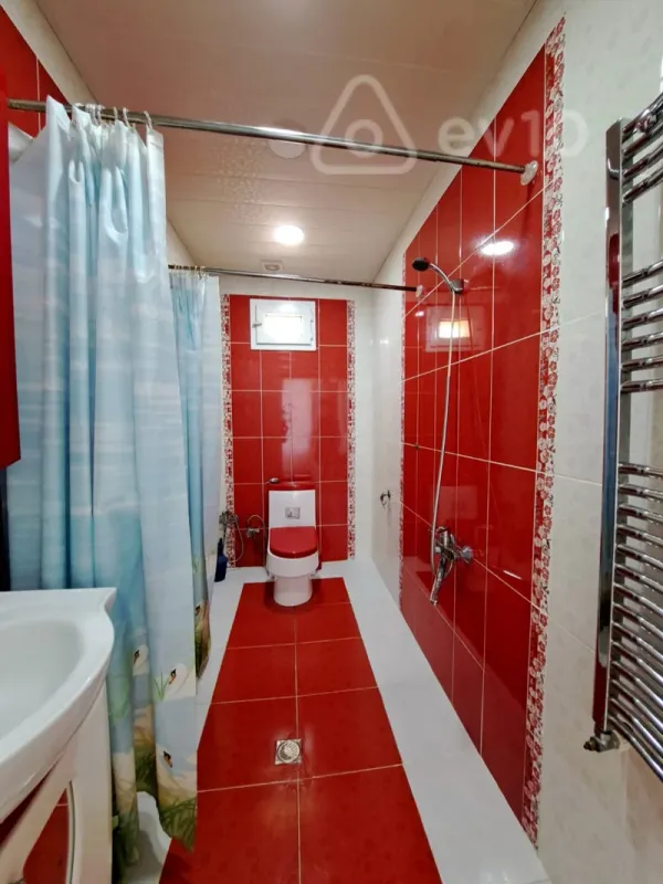 Kirayə verilir 8 otaqlı həyət evi 350 m²