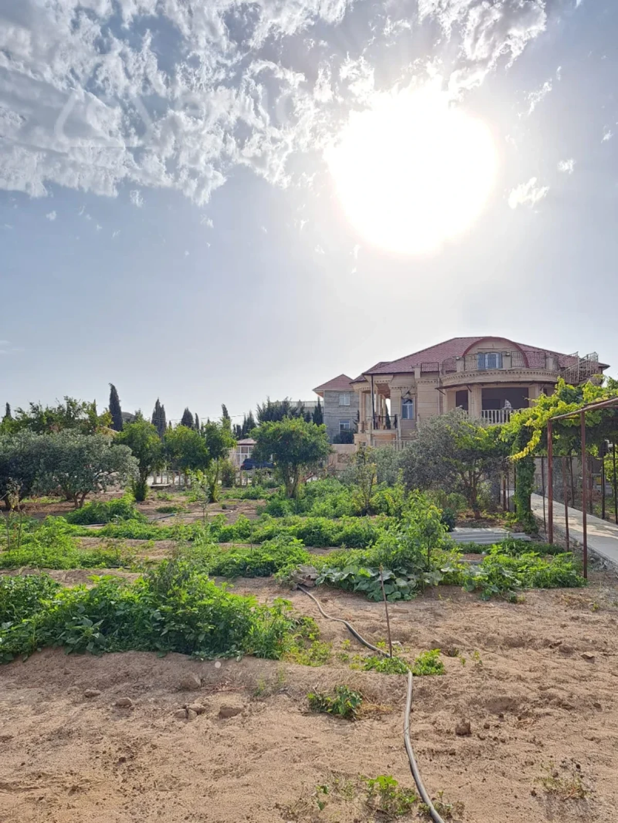 Kirayə verilir 8 otaqlı həyət evi 350 m²