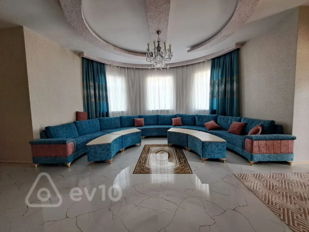 Kirayə verilir 8 otaqlı həyət evi 350 m²