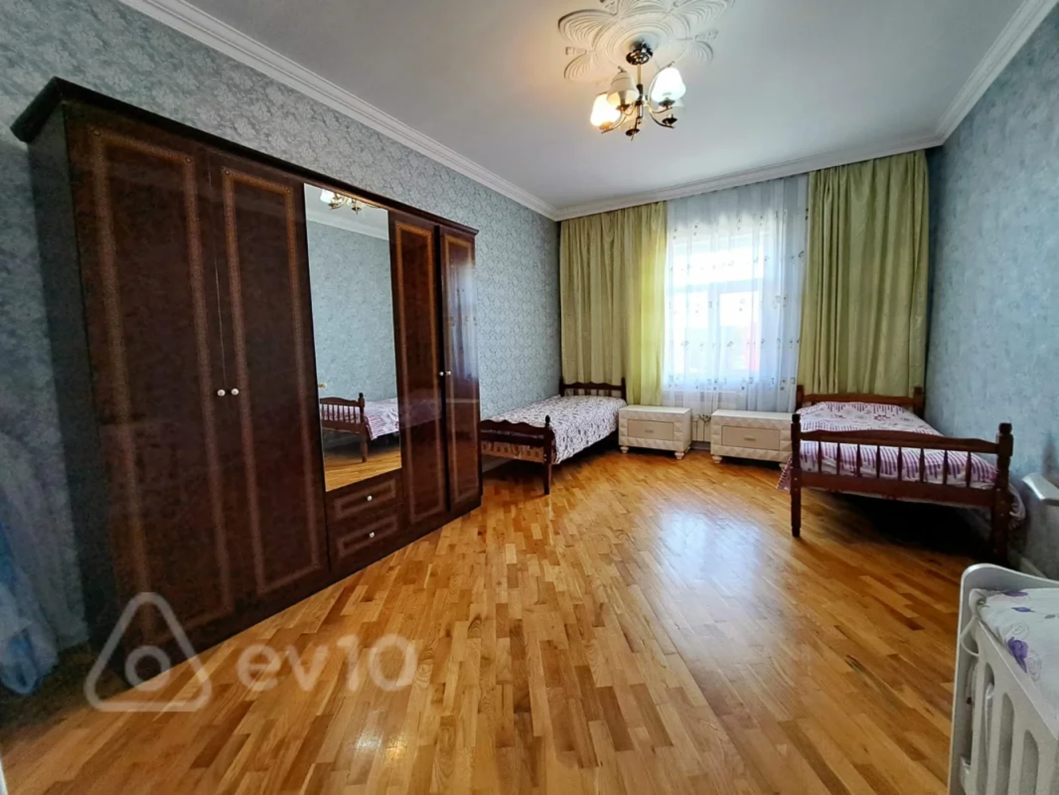 Kirayə verilir 8 otaqlı həyət evi 350 m²