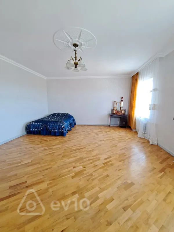 Kirayə verilir 8 otaqlı həyət evi 350 m²