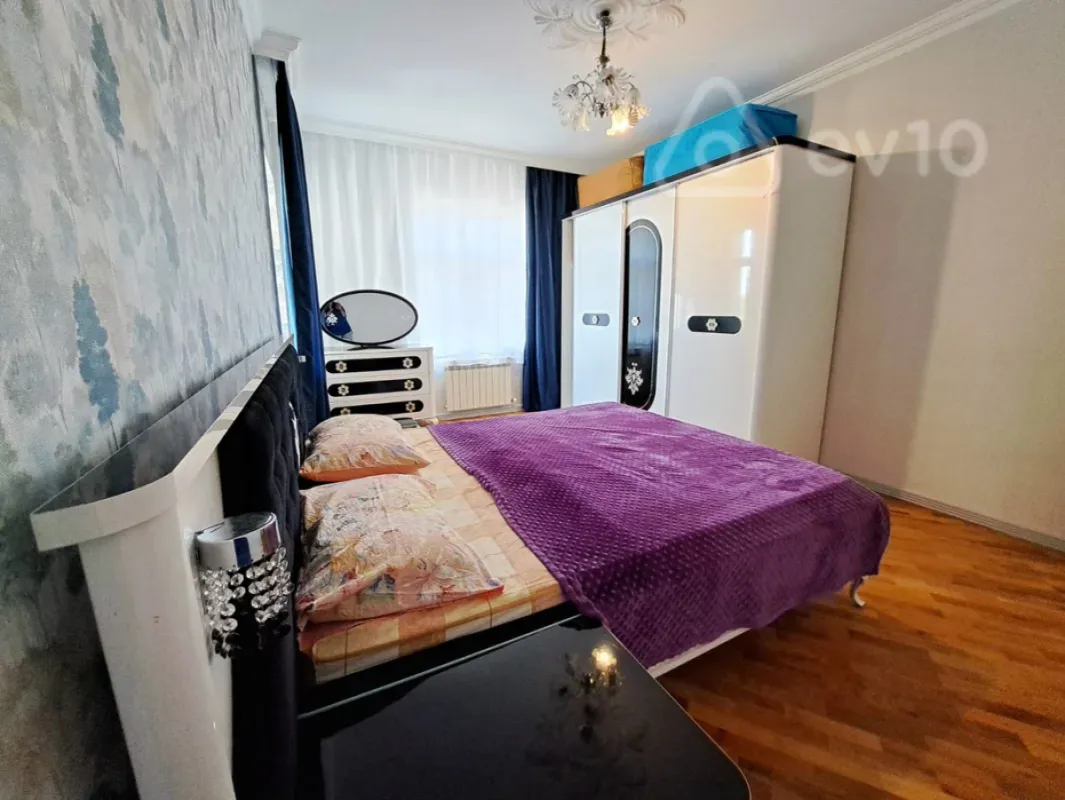 Kirayə verilir 8 otaqlı həyət evi 350 m²