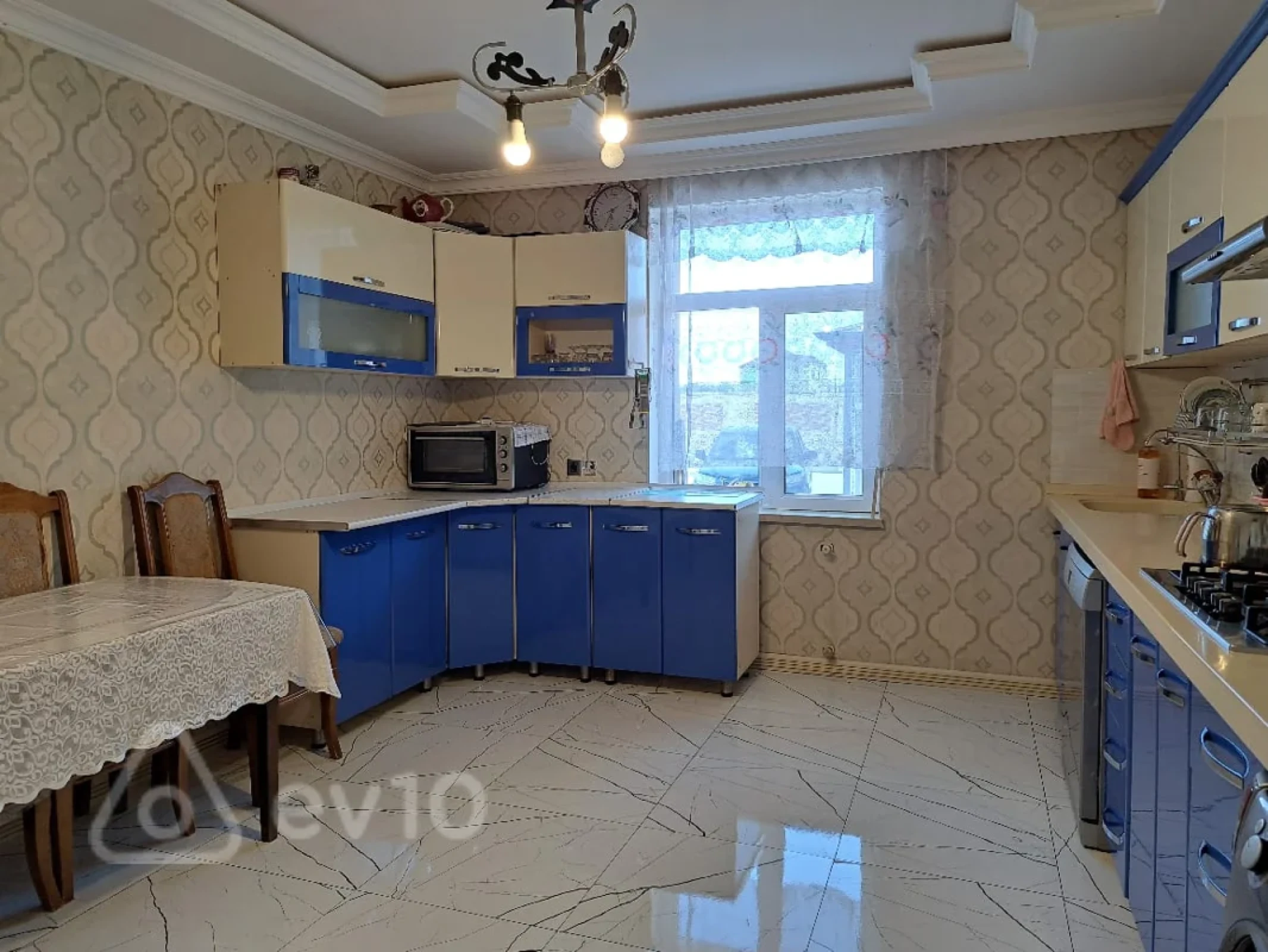 Kirayə verilir 8 otaqlı həyət evi 350 m²