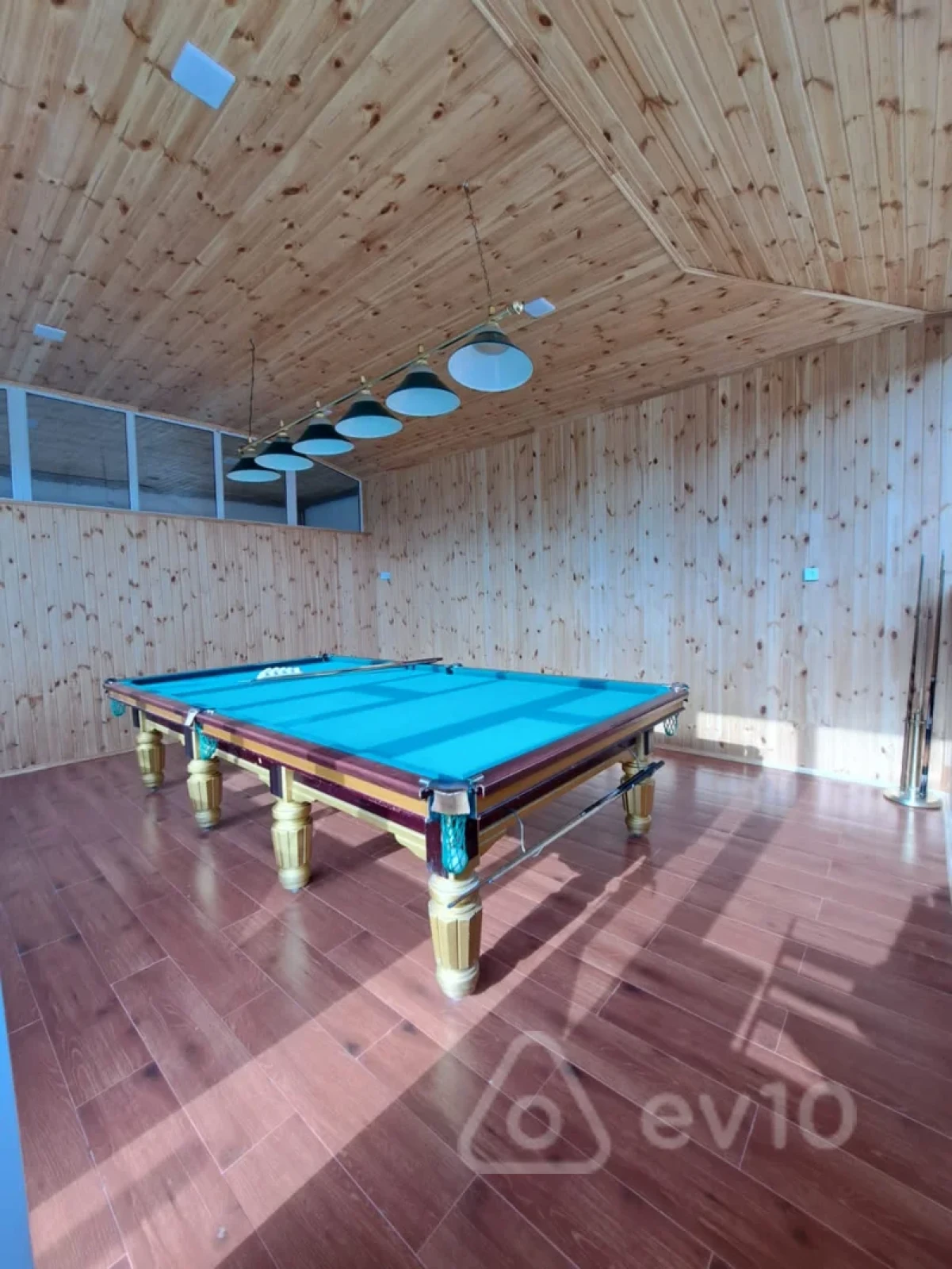 Kirayə verilir 8 otaqlı həyət evi 350 m²