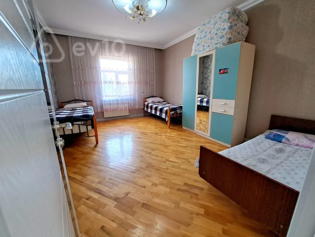Kirayə verilir 8 otaqlı həyət evi 350 m²