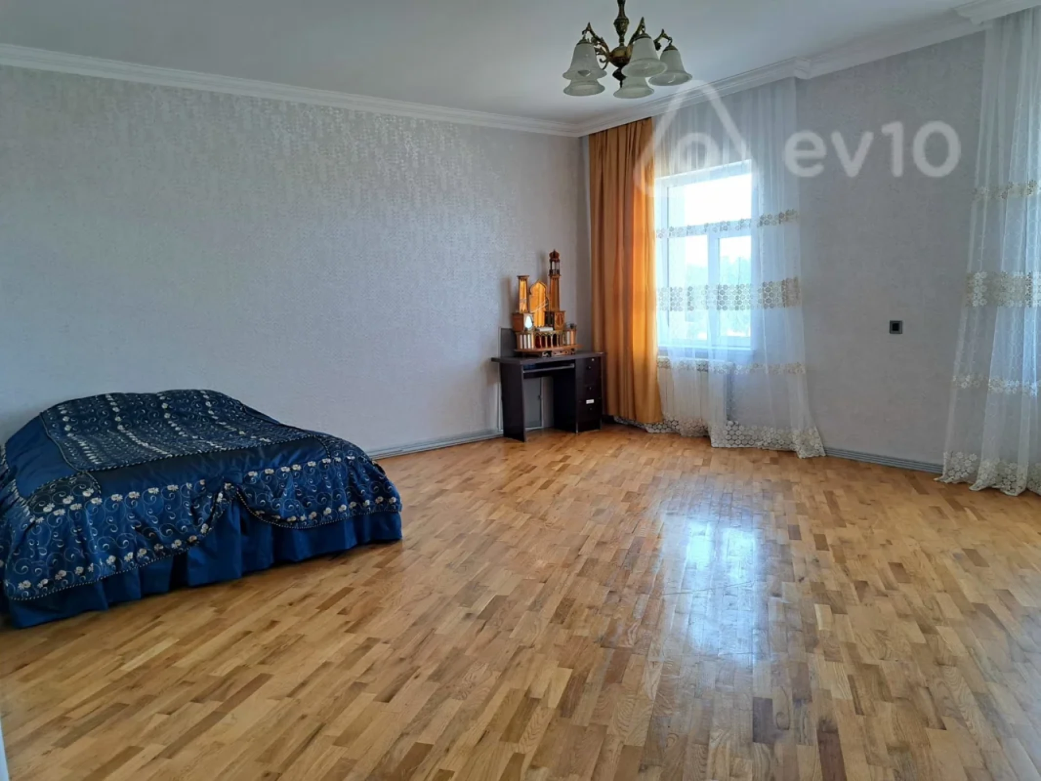 Kirayə verilir 8 otaqlı həyət evi 350 m²
