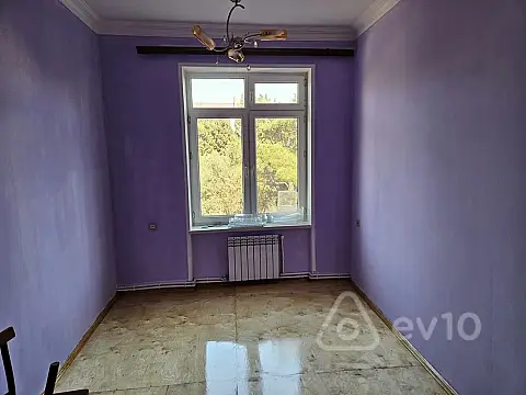 Kirayə verilir 2 otaqlı köhnə tikili 60 m²