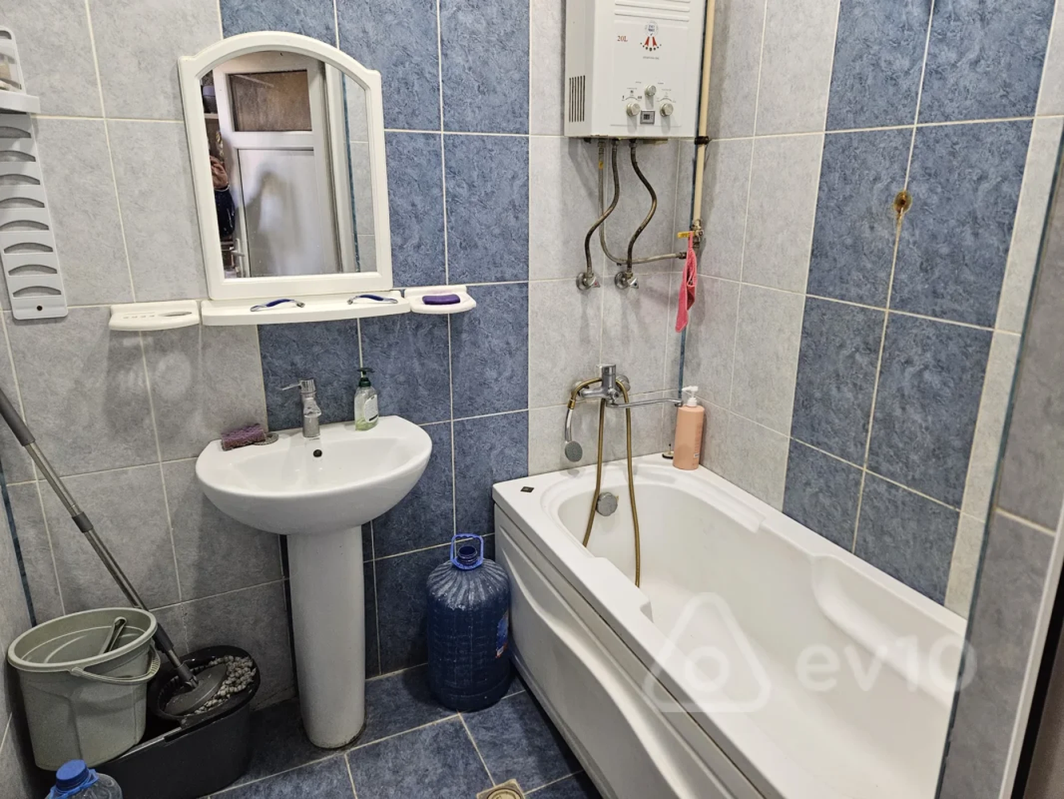 Kirayə verilir 2 otaqlı köhnə tikili 60 m²