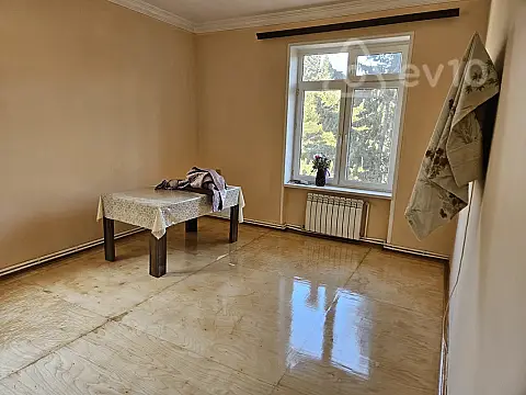 Kirayə verilir 2 otaqlı köhnə tikili 60 m²