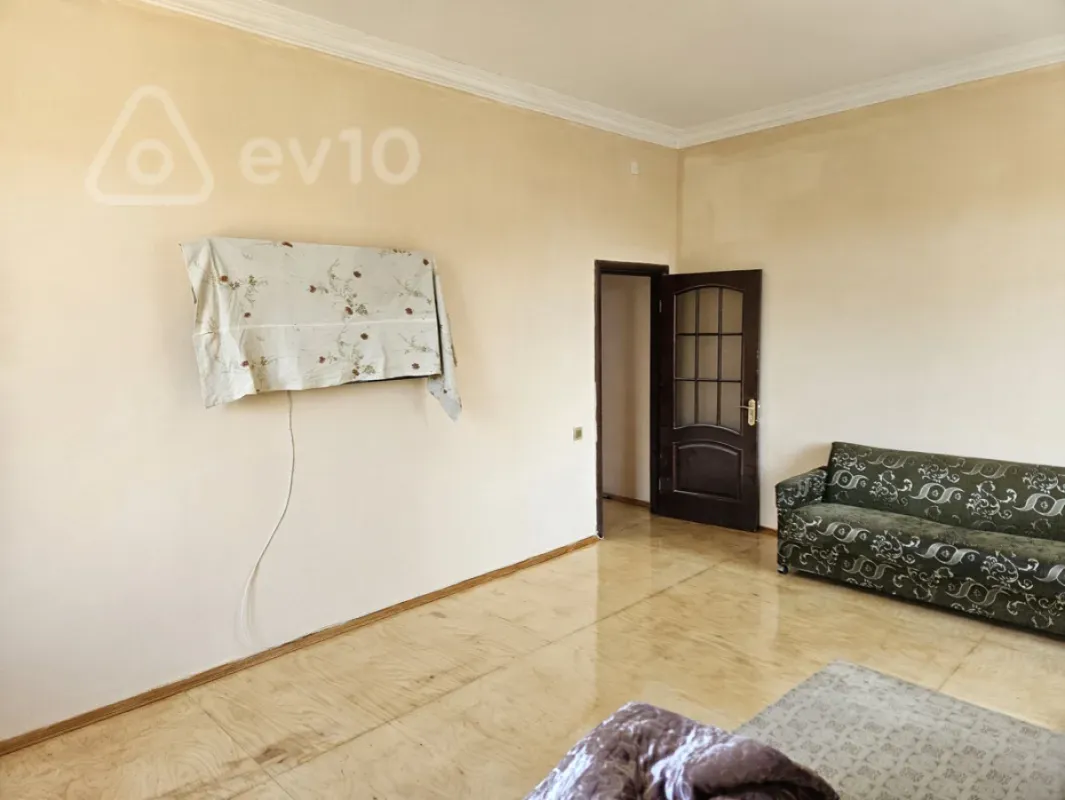 Kirayə verilir 2 otaqlı köhnə tikili 60 m²