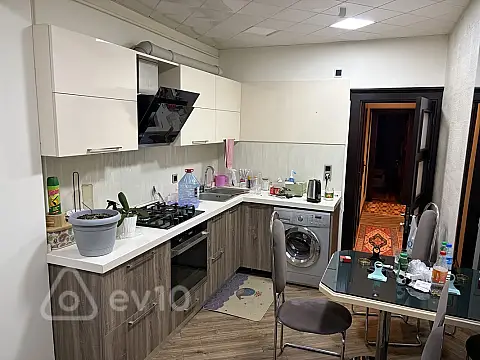 Satılır 4 otaqlı köhnə tikili 105 m²