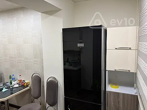 Satılır 4 otaqlı köhnə tikili 105 m²