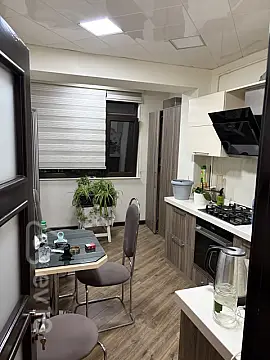 Satılır 4 otaqlı köhnə tikili 105 m²