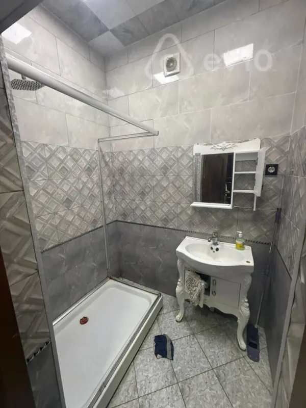 Kirayə verilir 2 otaqlı köhnə tikili 45 m²