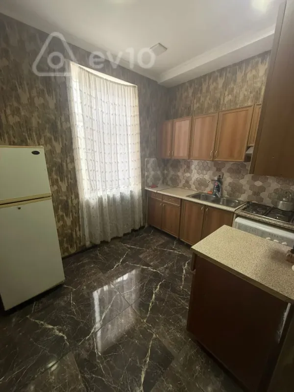 Kirayə verilir 2 otaqlı köhnə tikili 45 m²