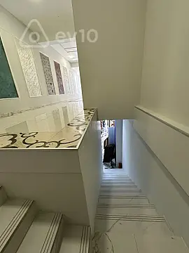 Satılır mənzil 140 m²