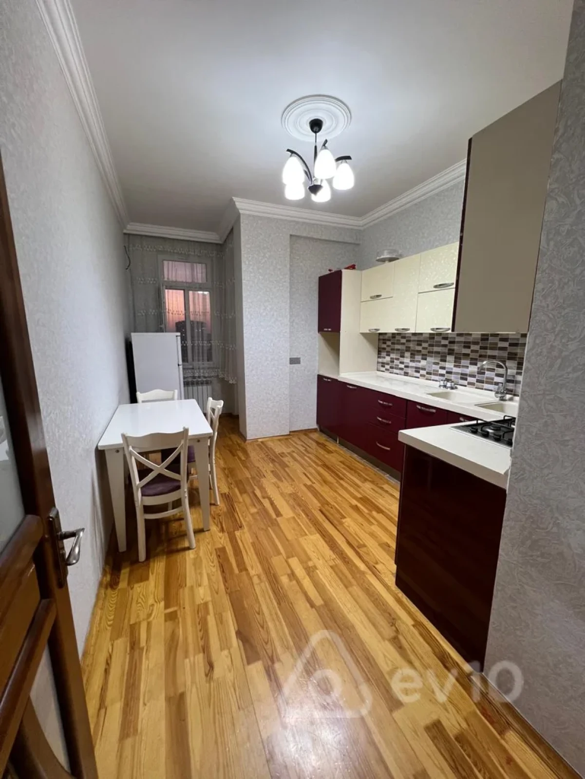 Kirayə verilir 2 otaqlı yeni tikili 60 m²