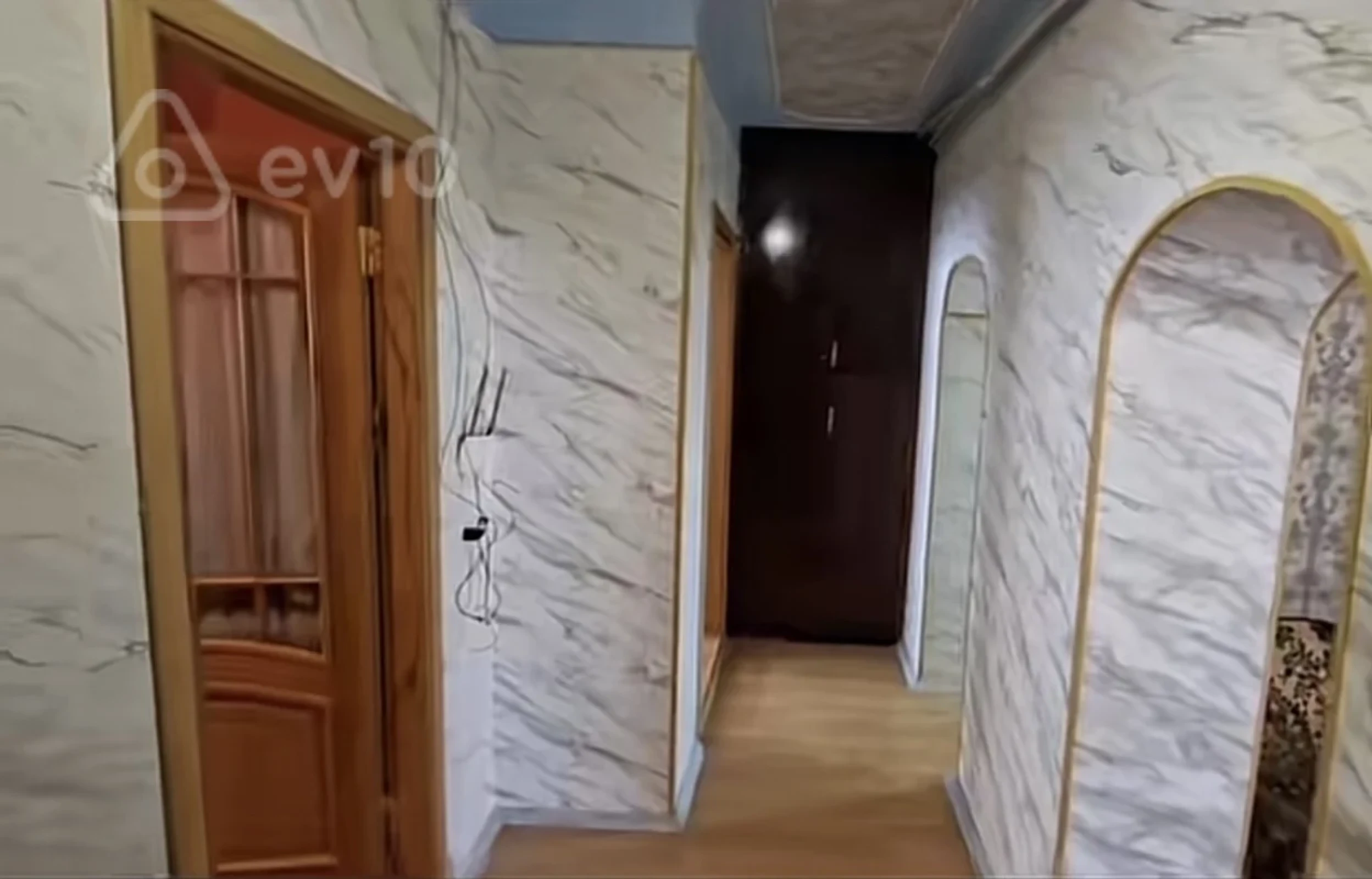 Satılır 4 otaqlı köhnə tikili 100 m²