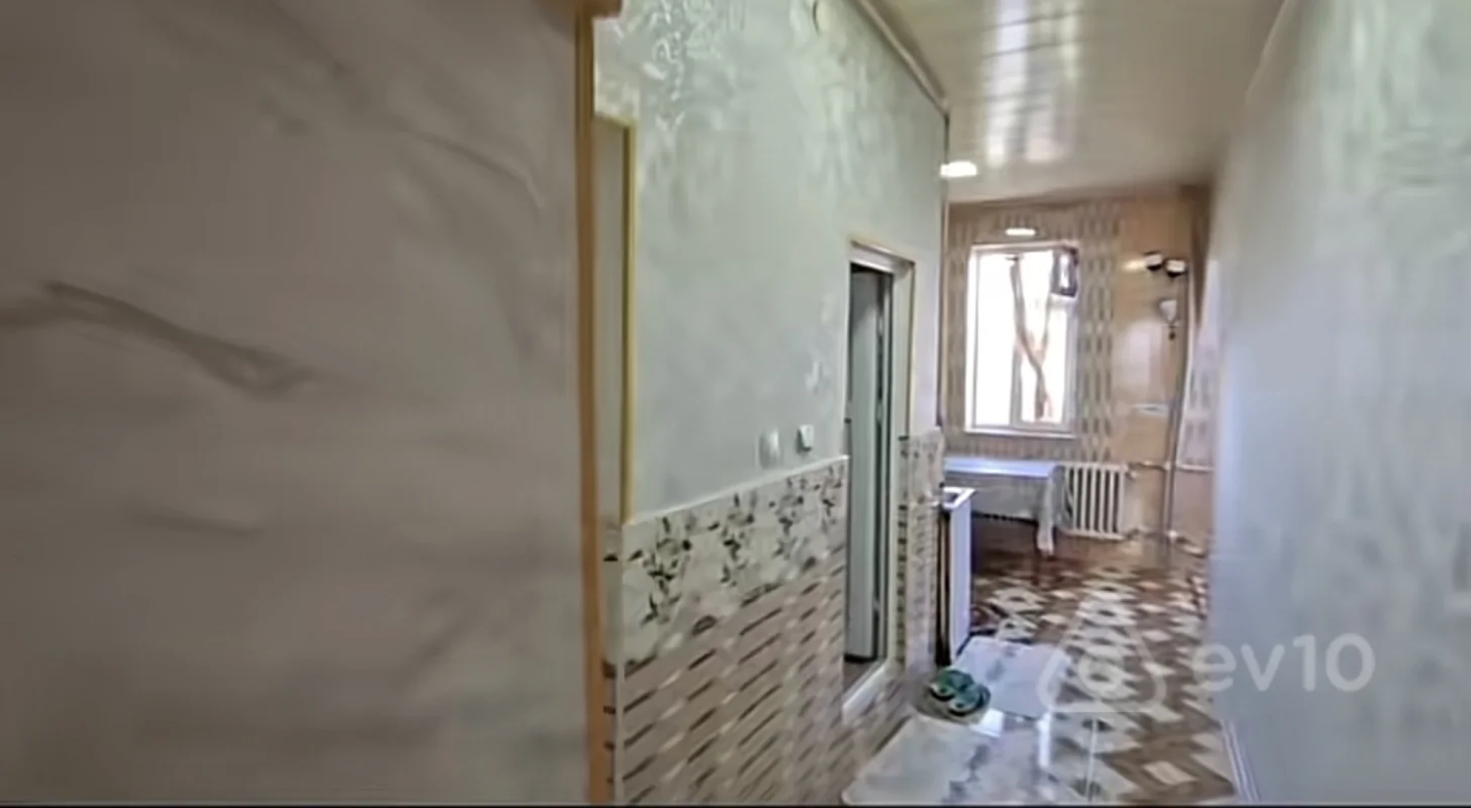 Satılır 4 otaqlı köhnə tikili 100 m²