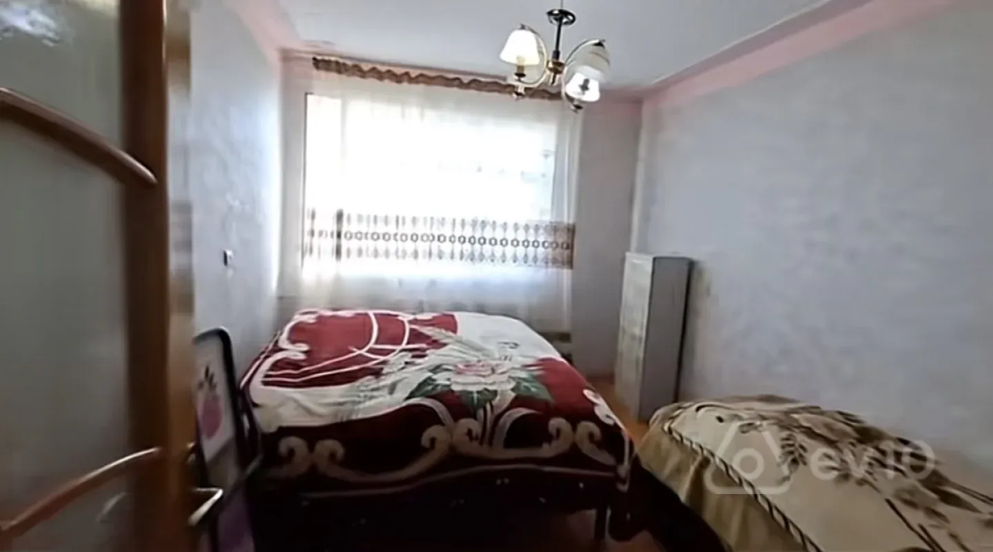 Satılır 4 otaqlı köhnə tikili 100 m²