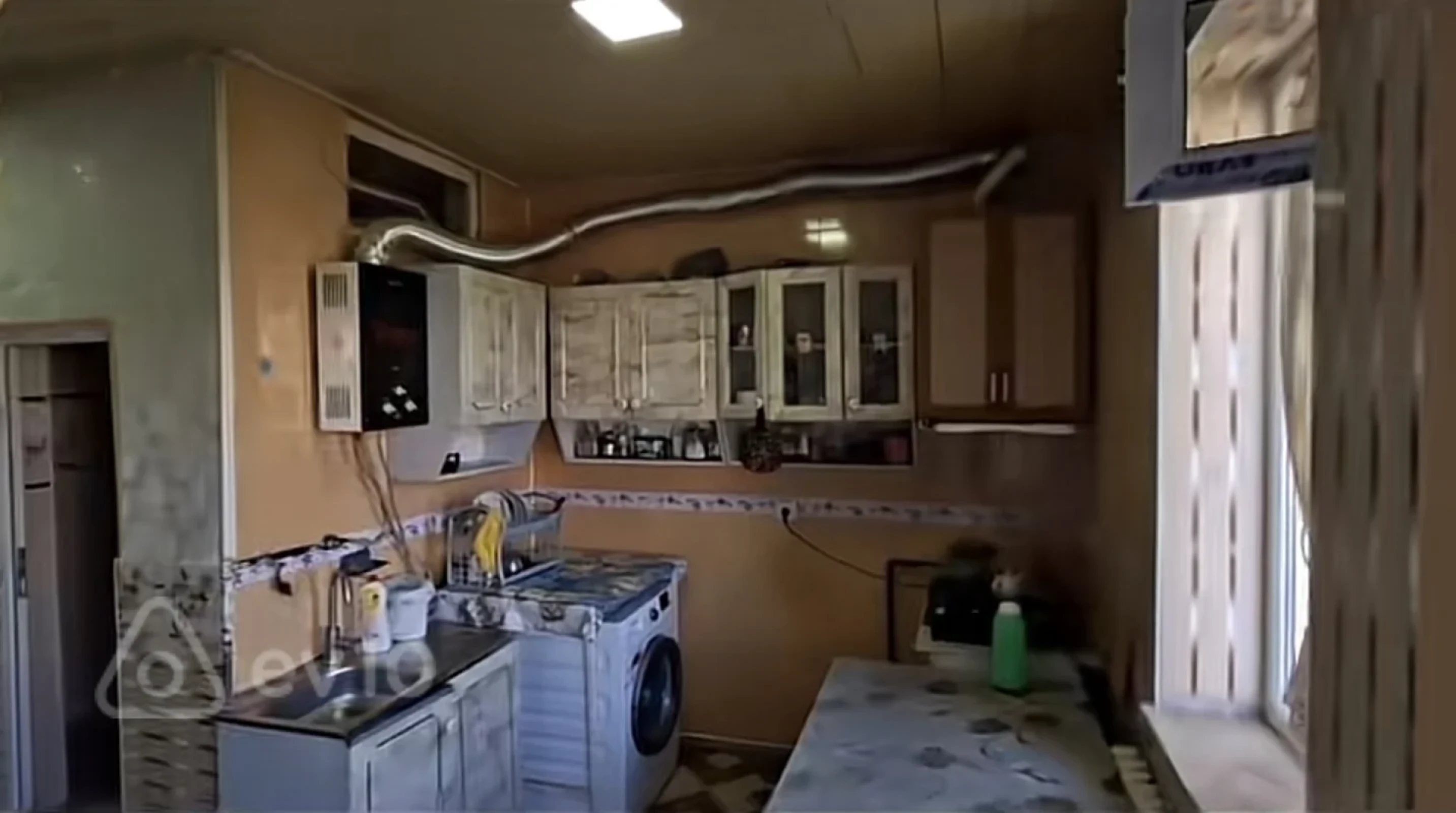 Satılır 4 otaqlı köhnə tikili 100 m²