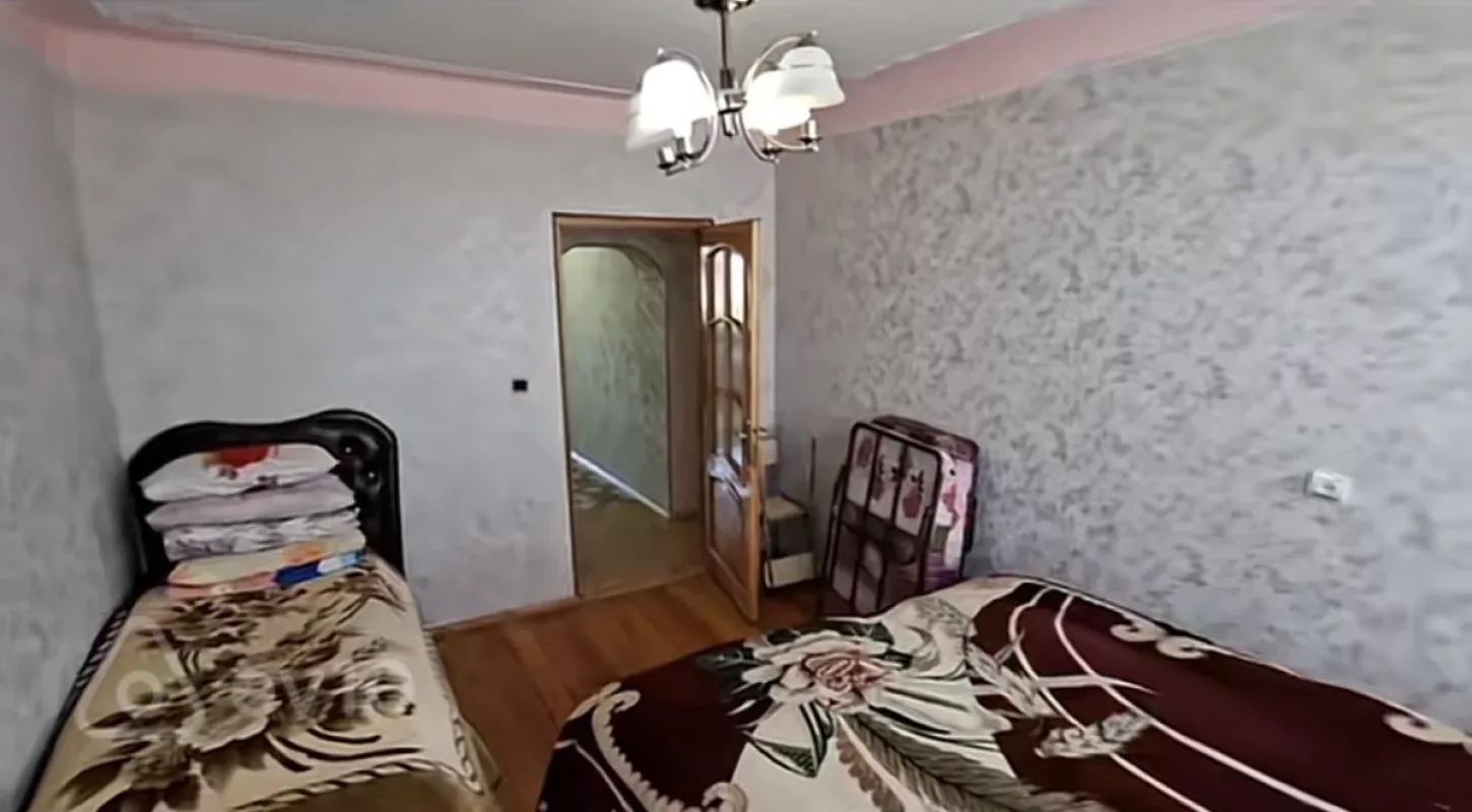 Satılır 4 otaqlı köhnə tikili 100 m²