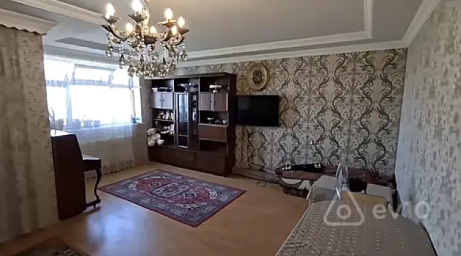 Satılır 4 otaqlı köhnə tikili 100 m²