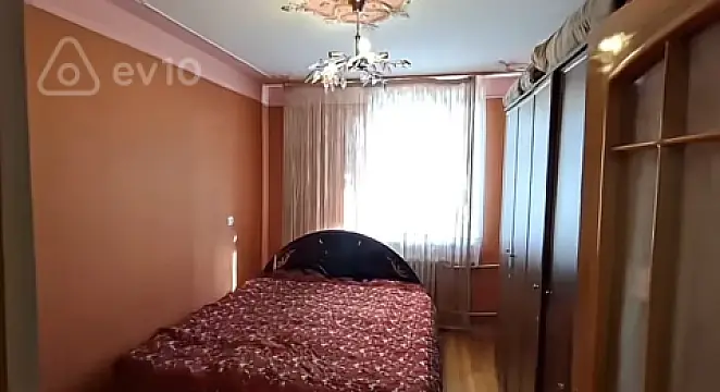 Satılır 4 otaqlı köhnə tikili 100 m²