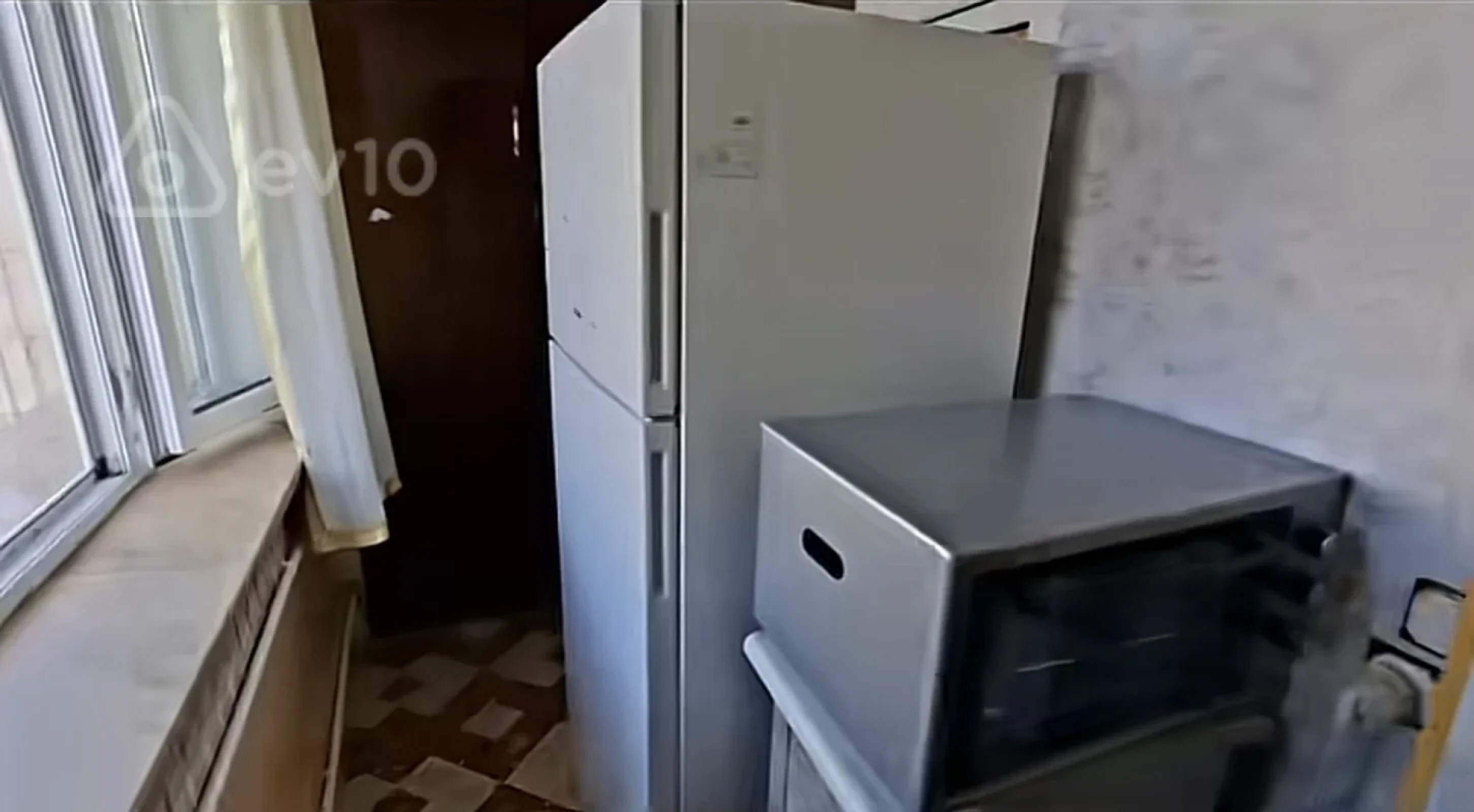 Satılır 4 otaqlı köhnə tikili 100 m²