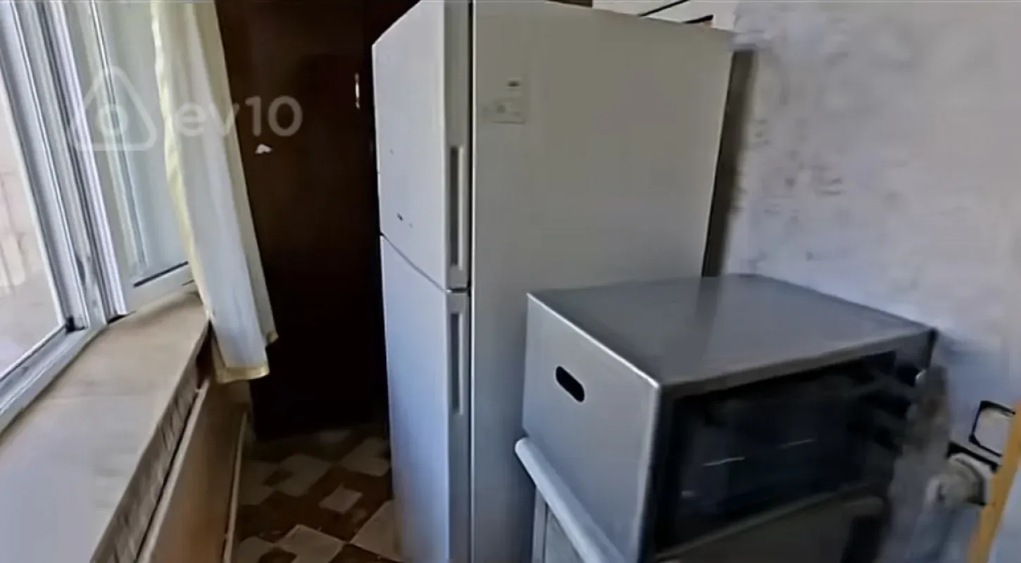 Satılır 4 otaqlı köhnə tikili 100 m²