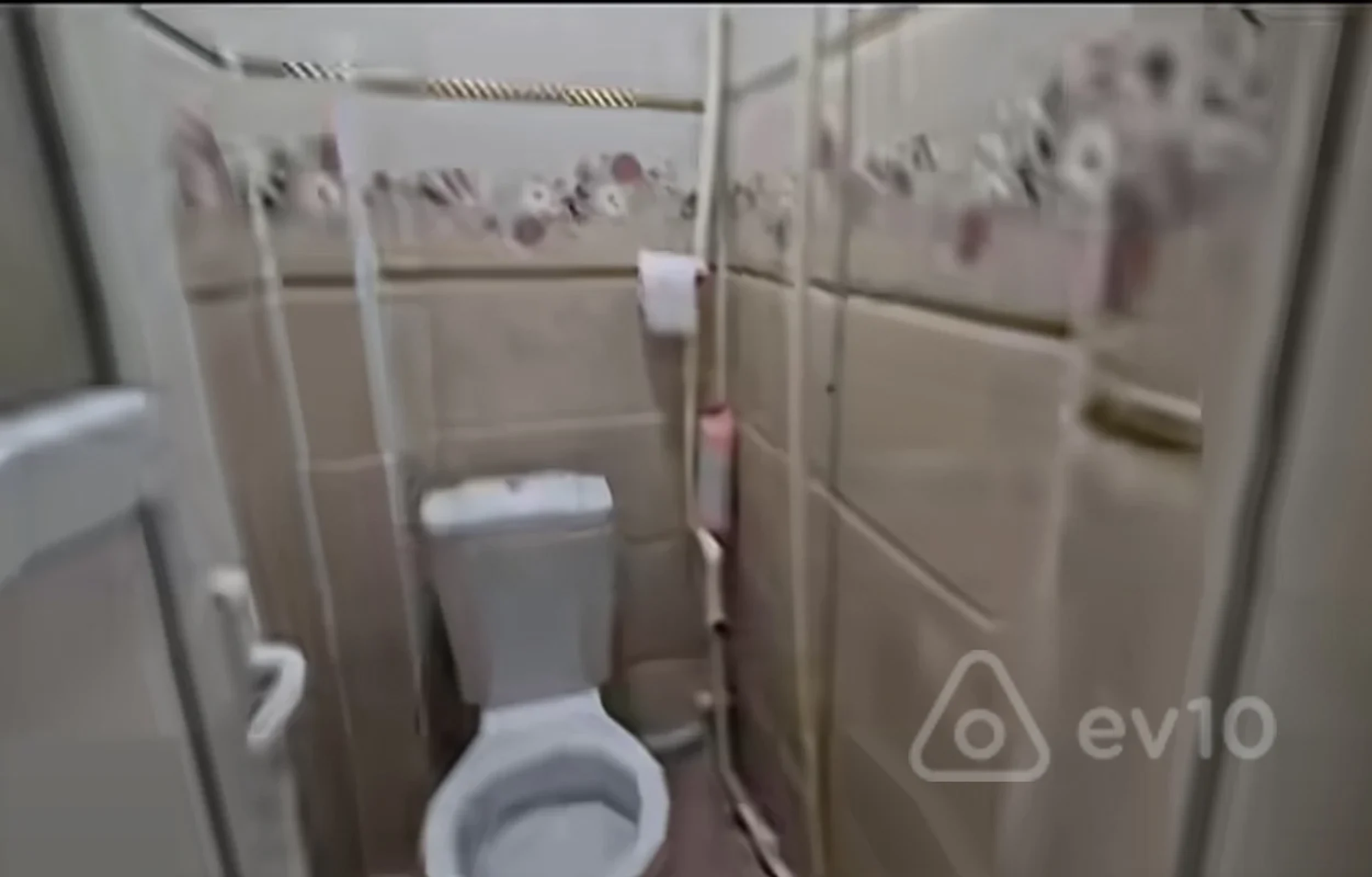 Satılır 4 otaqlı köhnə tikili 100 m²