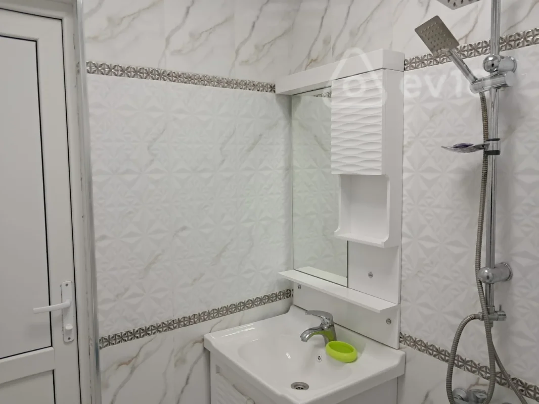 Kirayə verilir 2 otaqlı köhnə tikili 51 m²