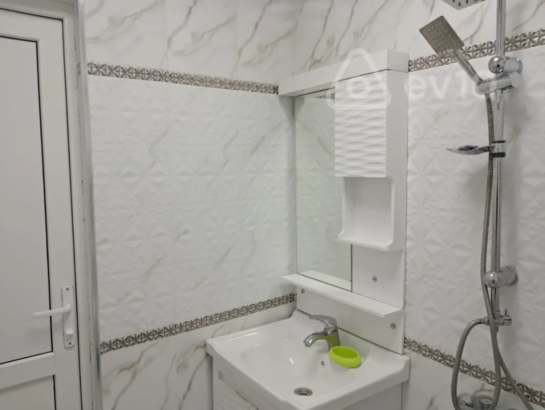 Kirayə verilir 2 otaqlı köhnə tikili 51 m²