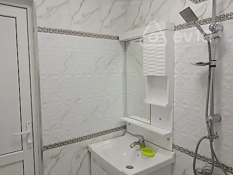 Kirayə verilir 2 otaqlı köhnə tikili 51 m²